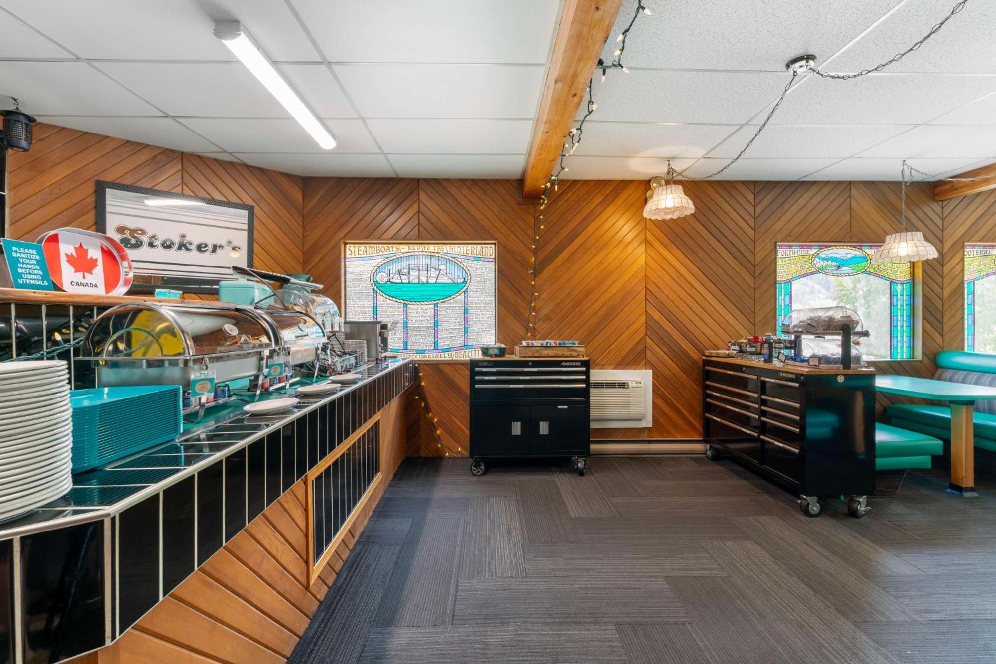 Stoke Hotel Surestay Collection By Best Western Revelstoke Exteriér fotografie